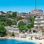Seaview Apt, Communal Swimming Pool, 250m To Beach, Parking, 4km To Old Town * Traù