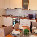 Appartamento Seaview Apt, Communal Swimming Pool, 250m To Beach, Parking, 4km To Old Town Traù