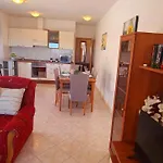 Appartamento Seaview Apt, Communal Swimming Pool, 250m To Beach, Parking, 4km To Old Town Traù