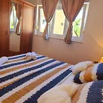 Appartamento Seaview Apt, Communal Swimming Pool, 250m To Beach, Parking, 4km To Old Town