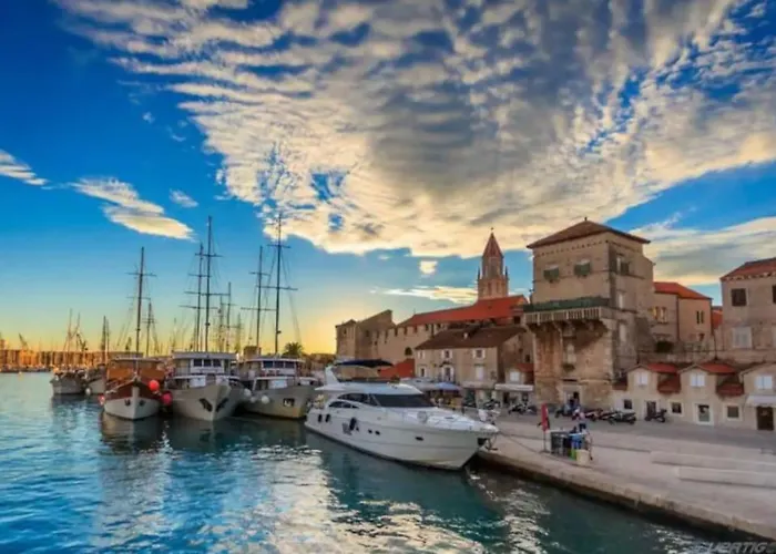 Seaview Apt, Communal Swimming Pool, 250m To Beach, Parking, 4km To Old Town Appartement Trogir