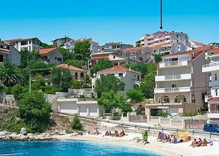 Seaview Apt, Communal Swimming Pool, 250m To Beach, Parking, 4km To Old Town * Trogir