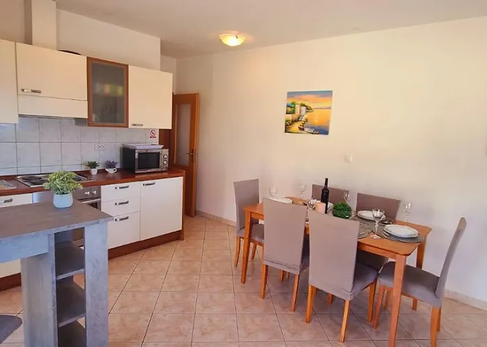 Seaview Apt, Communal Swimming Pool, 250m To Beach, Parking, 4km To Old Town *