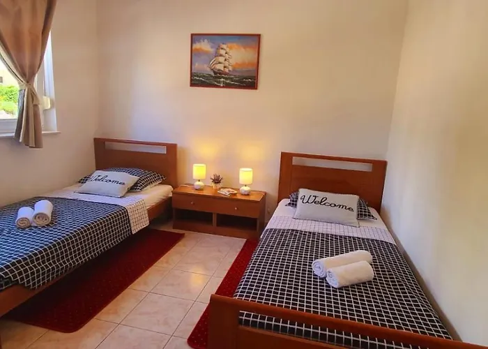 Seaview Apt, Communal Swimming Pool, 250m To Beach, Parking, 4km To Old Town *