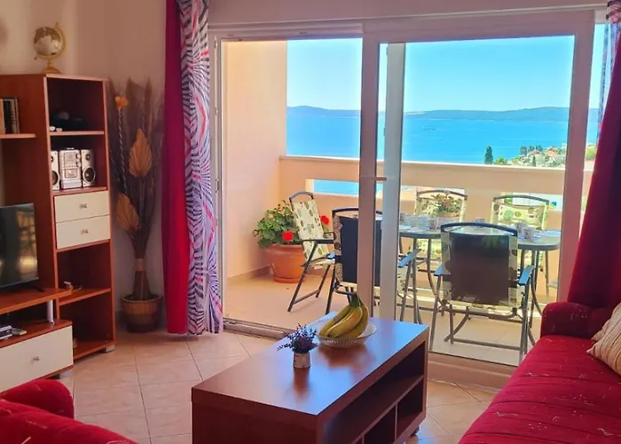 Seaview Apt, Communal Swimming Pool, 250m To Beach, Parking, 4km To Old Town * Trogir