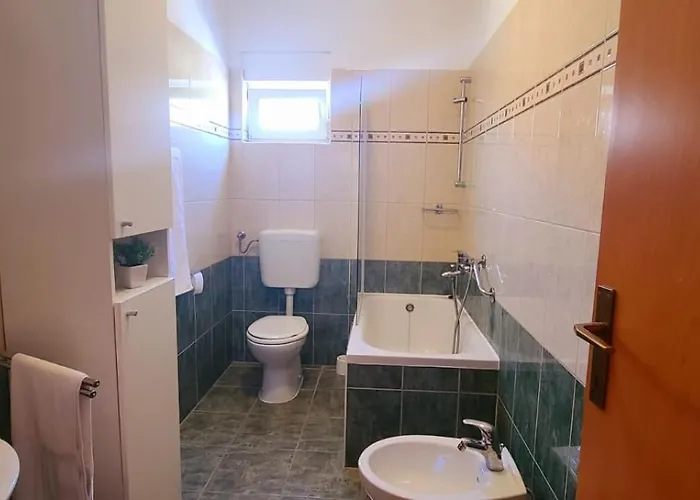 Seaview Apt, Communal Swimming Pool, 250m To Beach, Parking, 4km To Old Town Apartmán *
