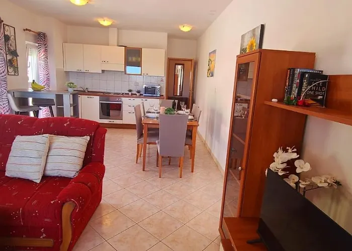 Apartmán Seaview Apt, Communal Swimming Pool, 250m To Beach, Parking, 4km To Old Town Trogir