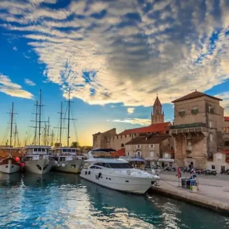 Seaview Apt, Communal Swimming Pool, 250m To Beach, Parking, 4km To Old Town Appartement Trogir